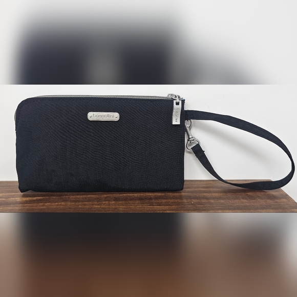 Baggallini Handbags - Baggallini On The Go Wristlet Wallet Phone Travel Black Blue RFID